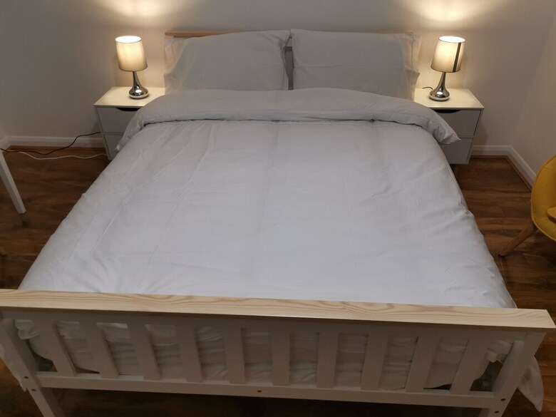 Hotel Newly Refurbished Rooms Near Whitton Stn