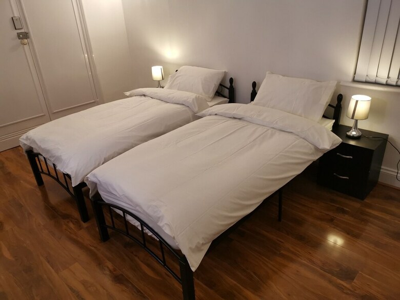 Hotel Newly Refurbished Rooms Near Whitton Stn