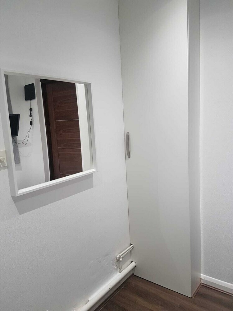 Hotel Newly Refurbished Rooms Near Whitton Stn