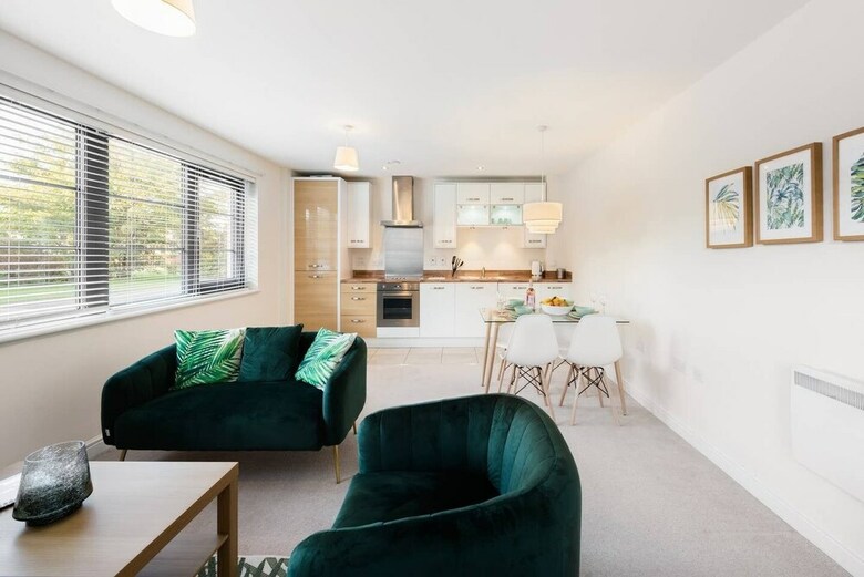 Quality 2 Bedroom Apartment, Sleeps Up To 5 With Kurai Serviced Accommodation