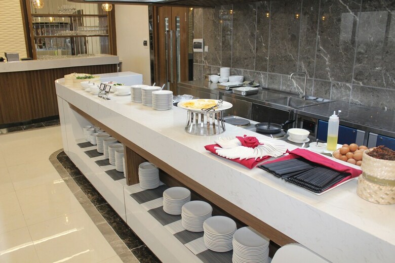 Muong Thanh Grand Bai Chay Hotel