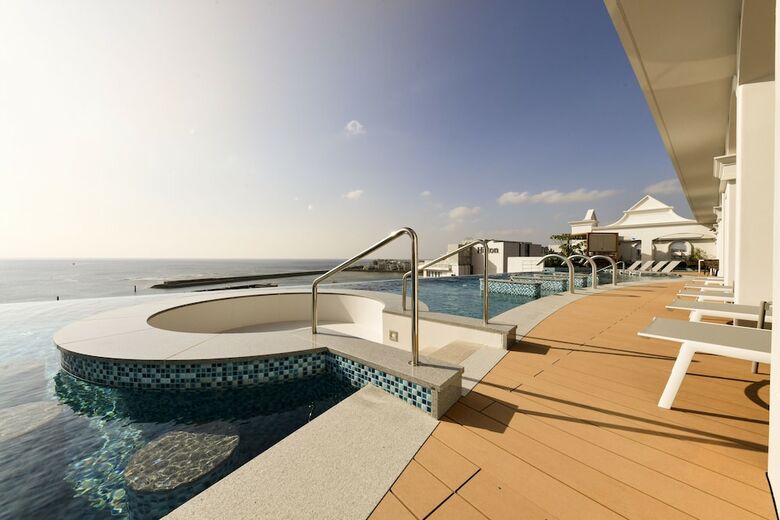 Hotel Lequ Okinawa Chatan Spa & Resort
