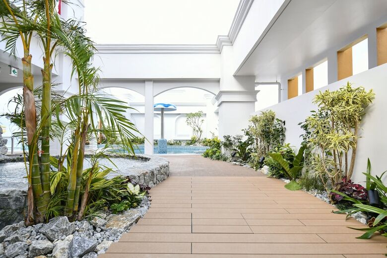 Hotel Lequ Okinawa Chatan Spa & Resort