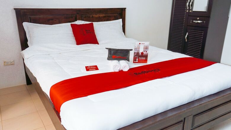 Hotel Reddoorz Premium @ The Trillium Residences