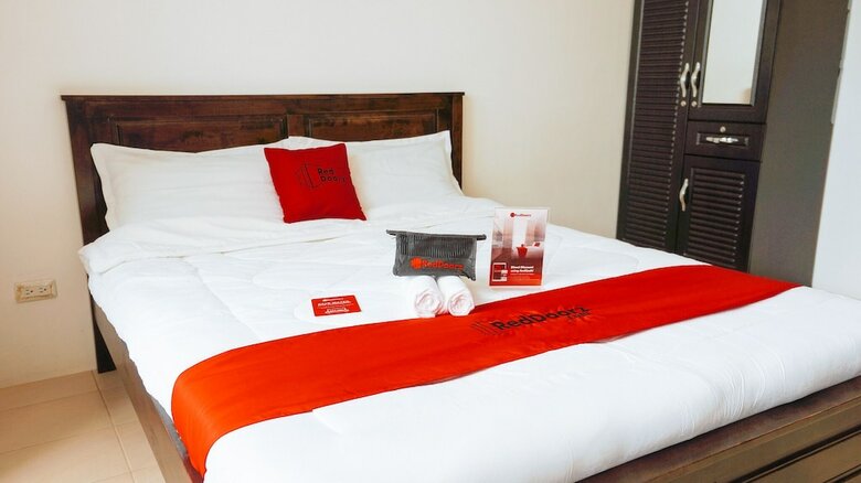 Hotel Reddoorz Premium @ The Trillium Residences