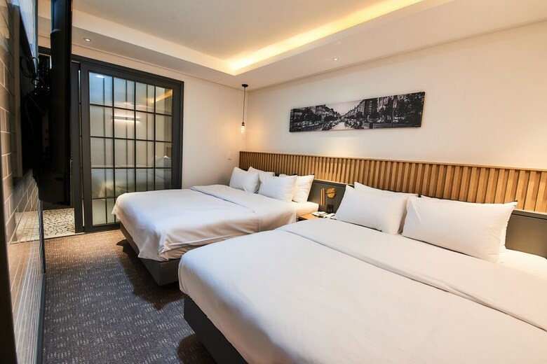 West In Hotel