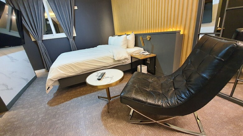 West In Hotel