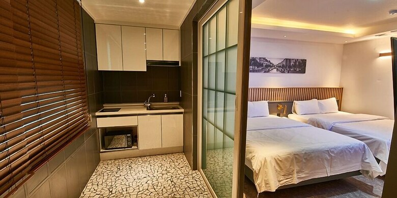 West In Hotel