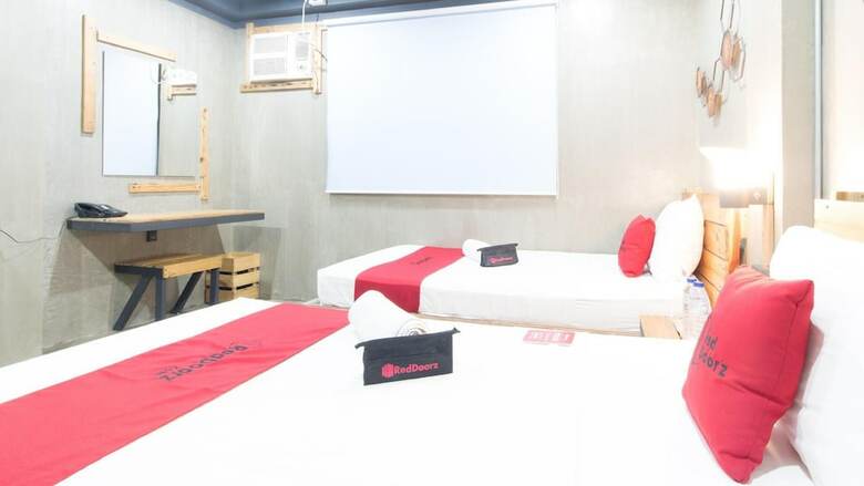 Hotel Reddoorz Plus @ Taft North Mandurriao