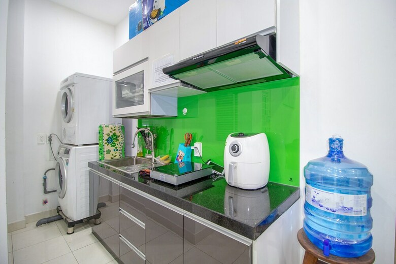 Hotel Reddoorz @ Le Van Sy Street 3