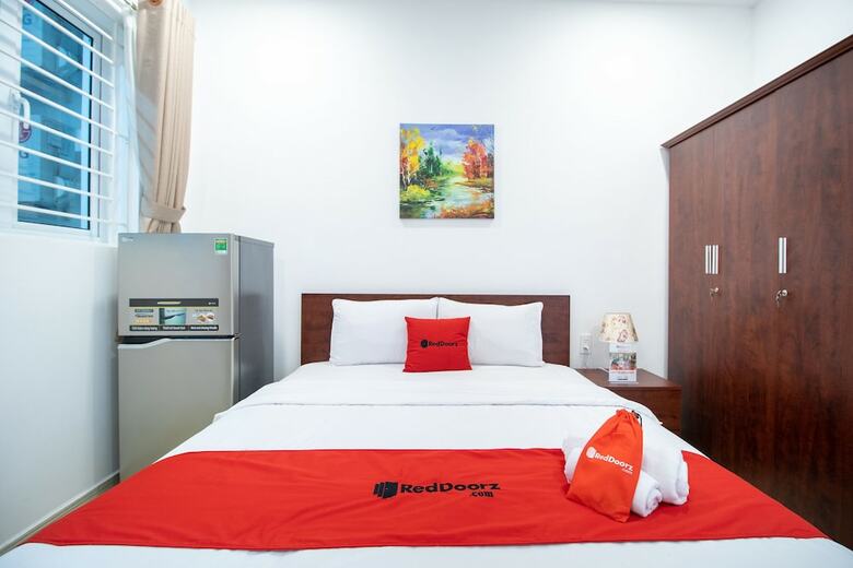 Hotel Reddoorz @ Le Van Sy Street 3