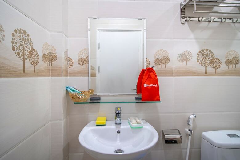 Hotel Reddoorz @ Le Van Sy Street 3