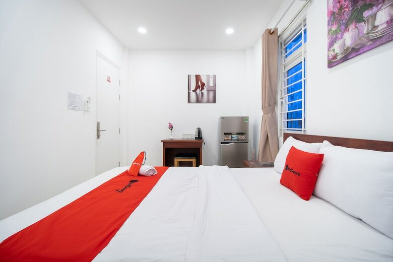 Hotel Reddoorz @ Le Van Sy Street 3