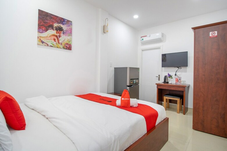 Hotel Reddoorz @ Le Van Sy Street 3