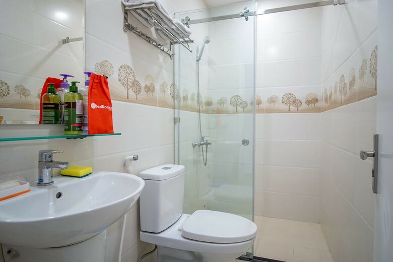 Hotel Reddoorz @ Le Van Sy Street 3
