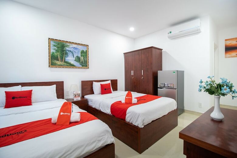 Hotel Reddoorz @ Le Van Sy Street 3