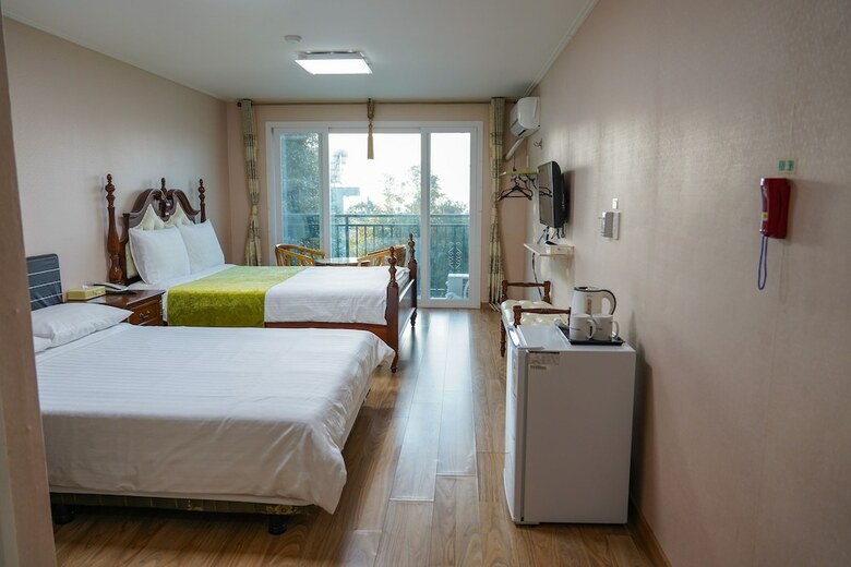 Hotel Stone And Wind Resort