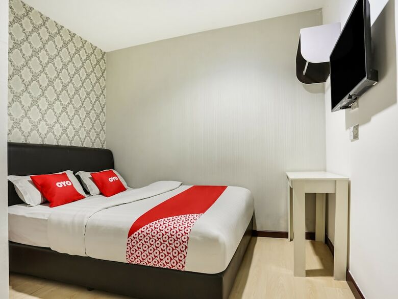 Oyo 89583 Grove Hotel