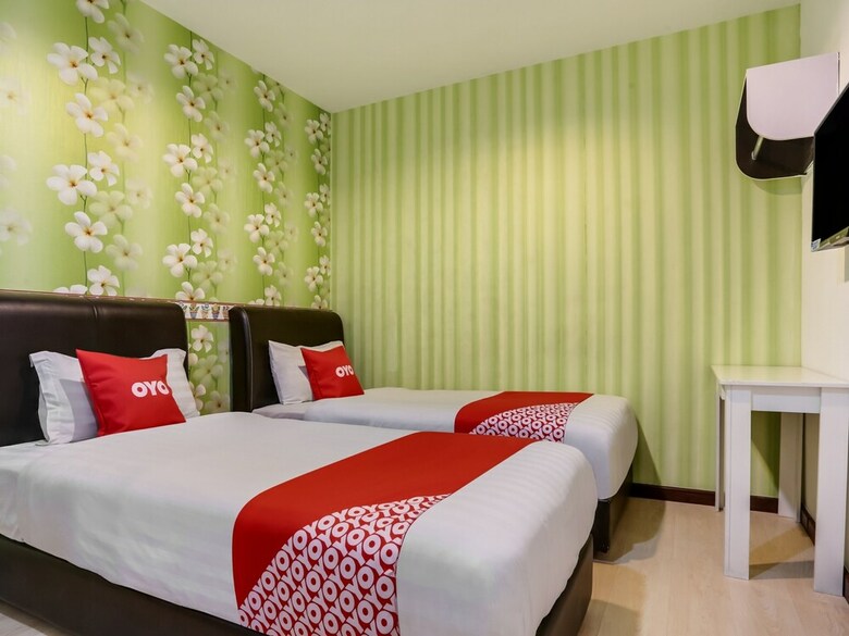 Oyo 89583 Grove Hotel