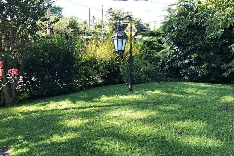 Wonderful Chalet Three Blocks From The Beach