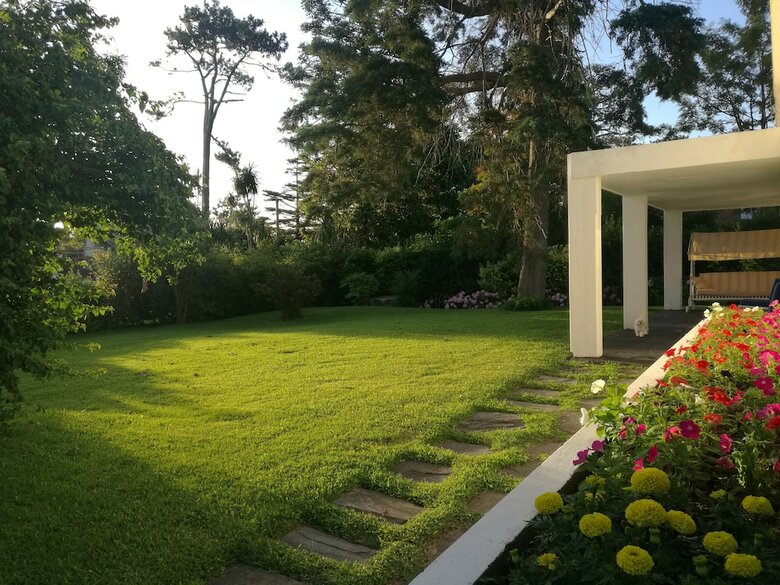 Wonderful Chalet Three Blocks From The Beach