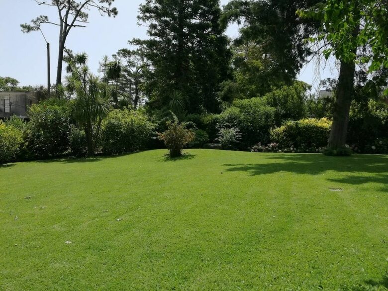 Wonderful Chalet Three Blocks From The Beach