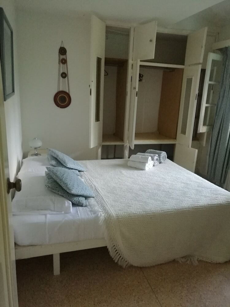 Wonderful Chalet Three Blocks From The Beach