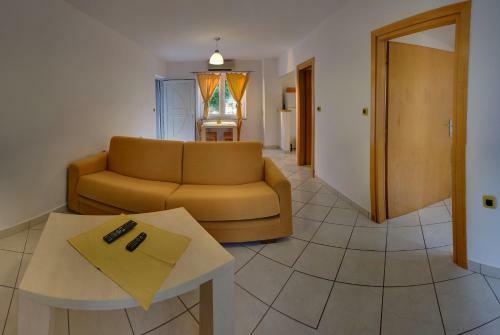 Vis A Vis Apartments