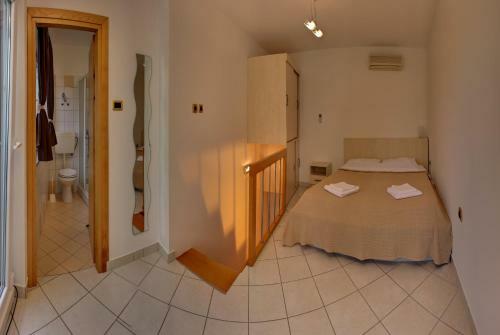 Vis A Vis Apartments