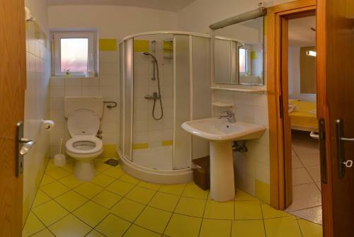 Vis A Vis Apartments