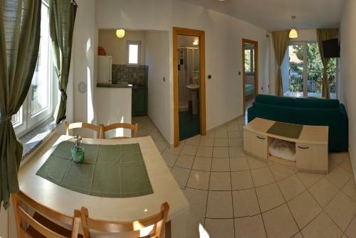 Vis A Vis Apartments