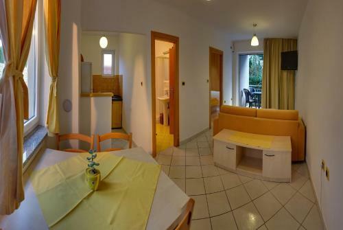 Vis A Vis Apartments