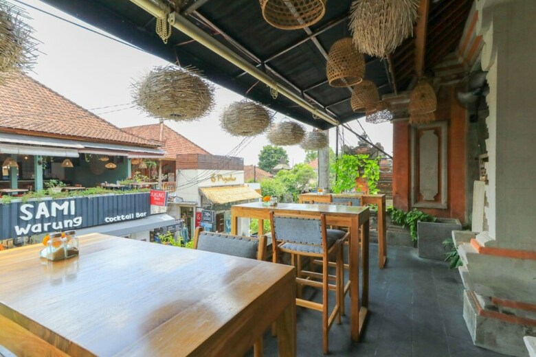 Hotel Aru House