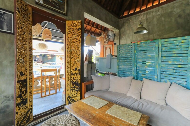 Hotel Aru House