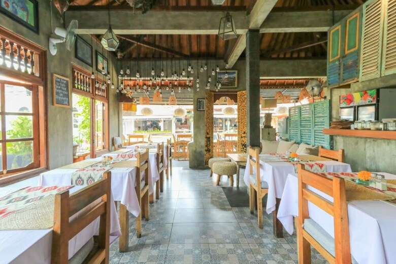 Hotel Aru House