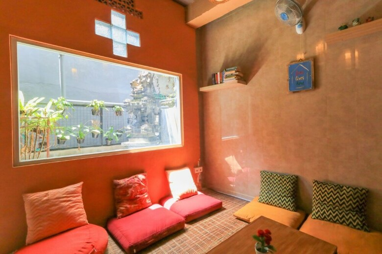 Hotel Aru House