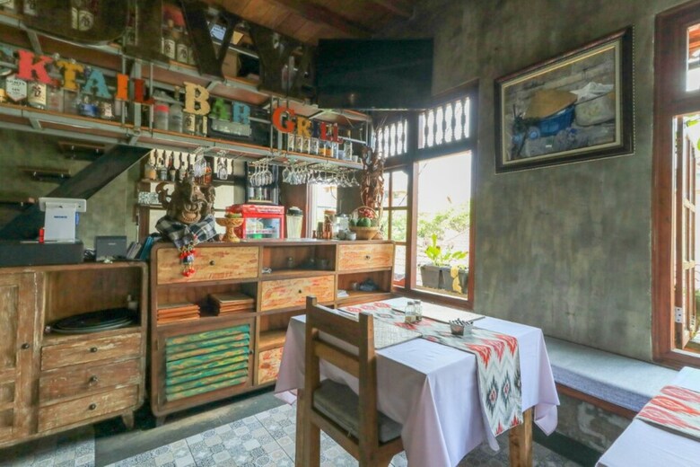 Hotel Aru House