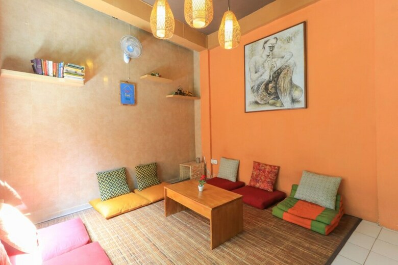 Hotel Aru House