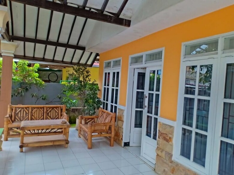 Hotel Nina King Homestay