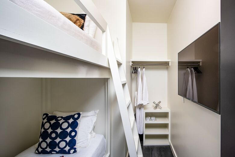 121 Hotel