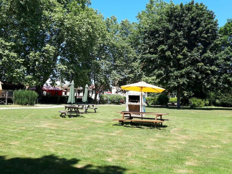Camping Des 2 Rives