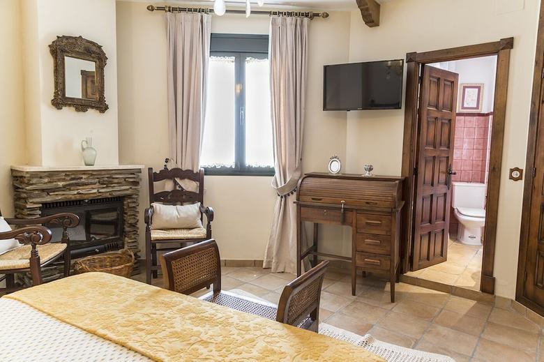 Hotel Mafloras Suites El Bosque