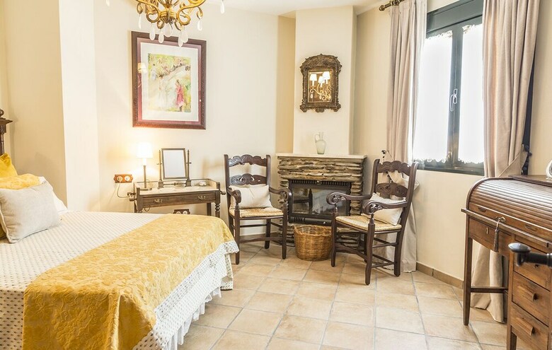 Hotel Mafloras Suites El Bosque