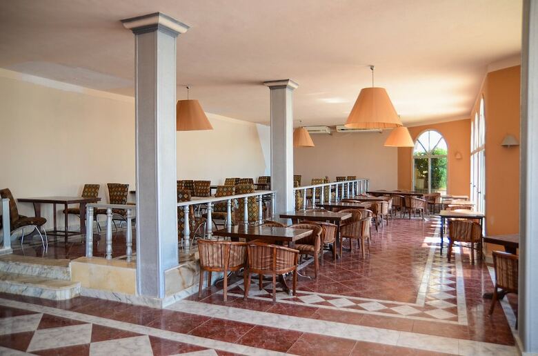 Plan B El Montazah Hotel