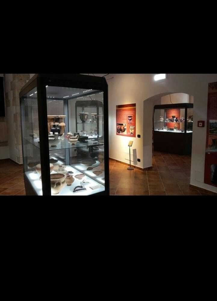 Dimora Del Falconiere B&B