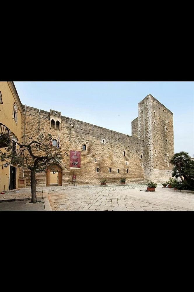 Dimora Del Falconiere B&B