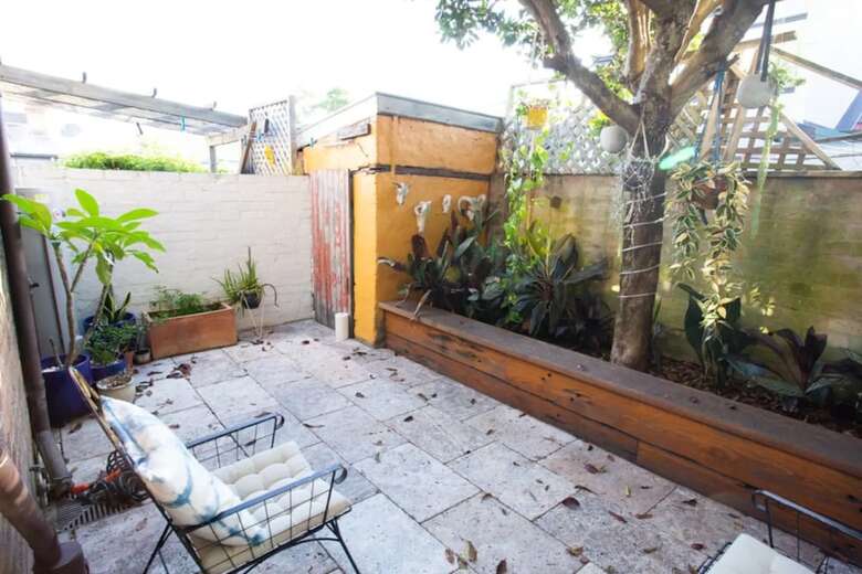 Charming Cottage With Leafy Courtyard