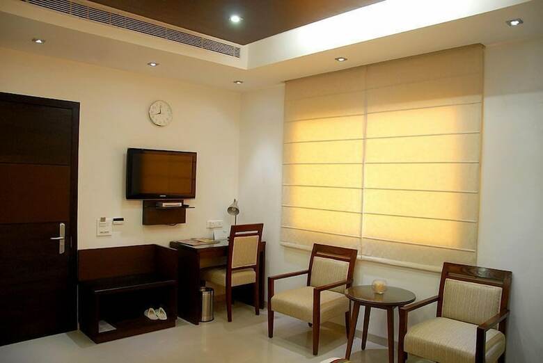 Iris Park Hotel
