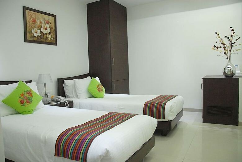 Iris Park Hotel