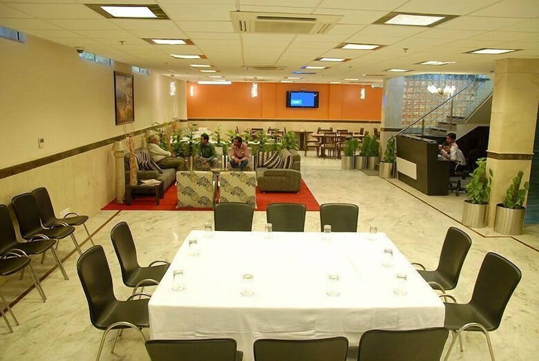 Iris Park Hotel